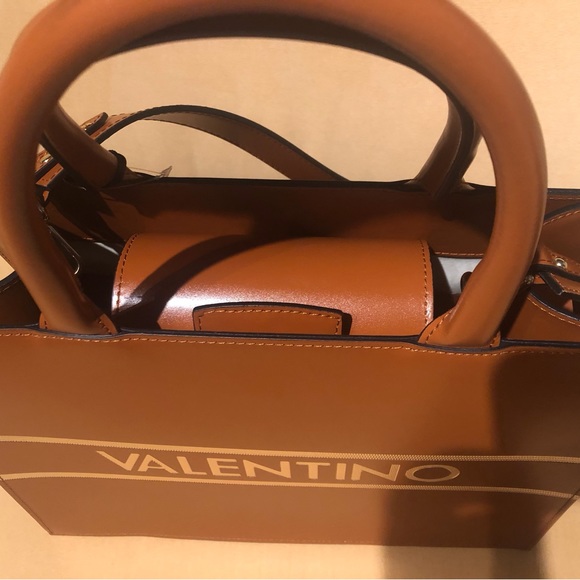 BNWT VALENTINO  VICTORIA LAVORO TOTE - Picture 5 of 16